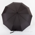 ชายร่มพับสีดำแบบอัตโนมัติ